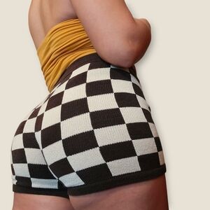 Belle The Label Checkered Cream And Brown Shorts M